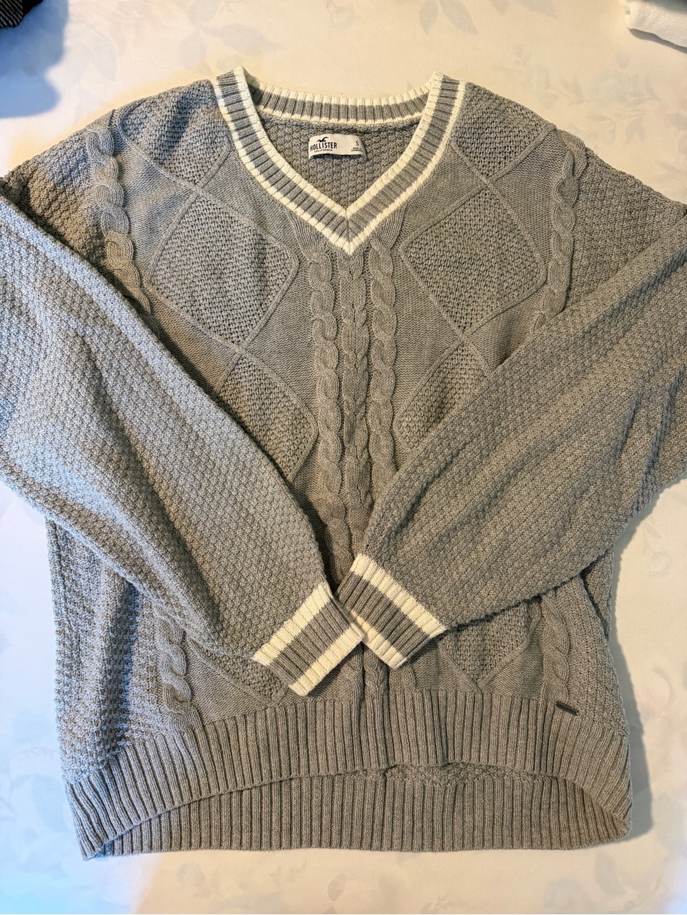 Hollister Women’s Gray Cable-Knit V-Neck Sweater